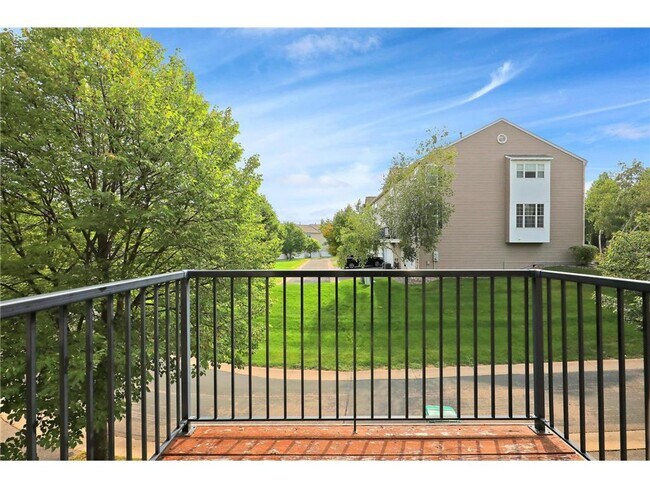 Building Photo - 15564 Lilac Dr