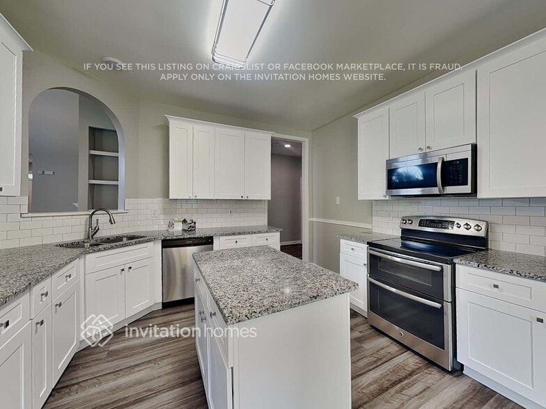 Building Photo - 594 Viking Pl SW