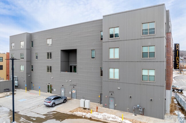 Building Photo - The Rise