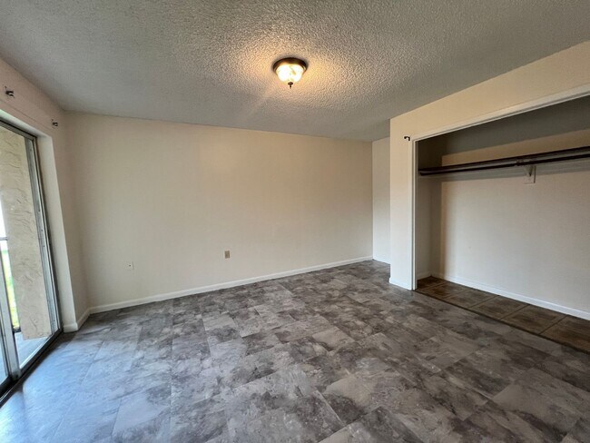 Building Photo - 4608-4610 Sandy Lane