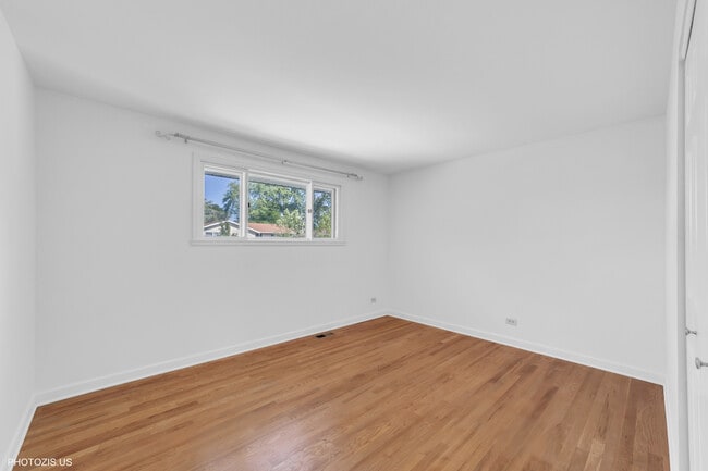 Building Photo - 728 Boxwood Dr