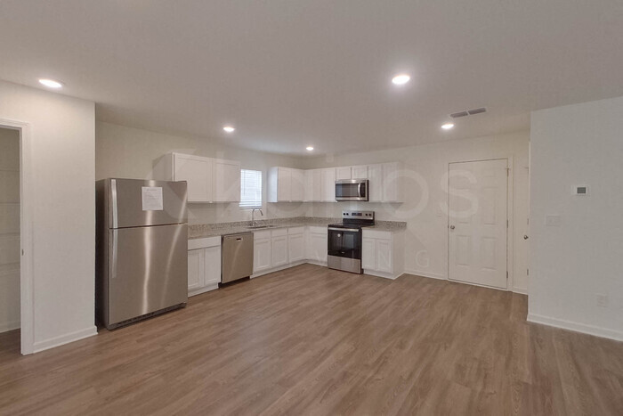 Building Photo - 106 Flat Rock Ml Trl