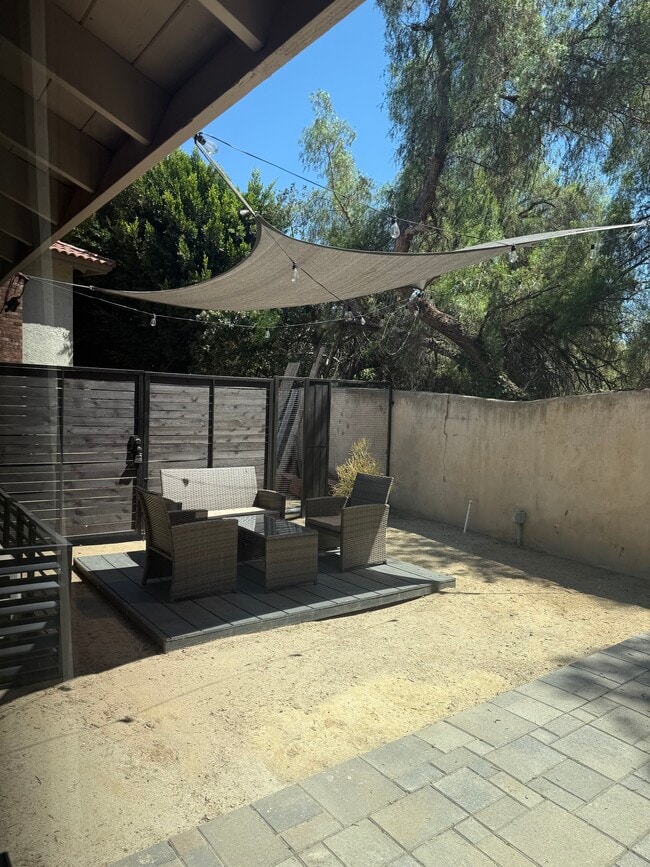 Building Photo - 26552-26552 Royale Dr