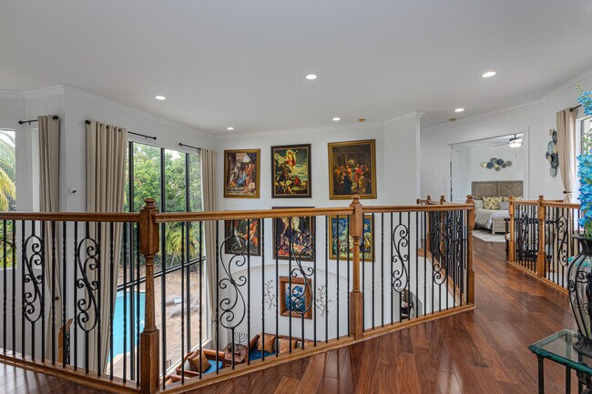 Building Photo - 10703 Versailles Blvd