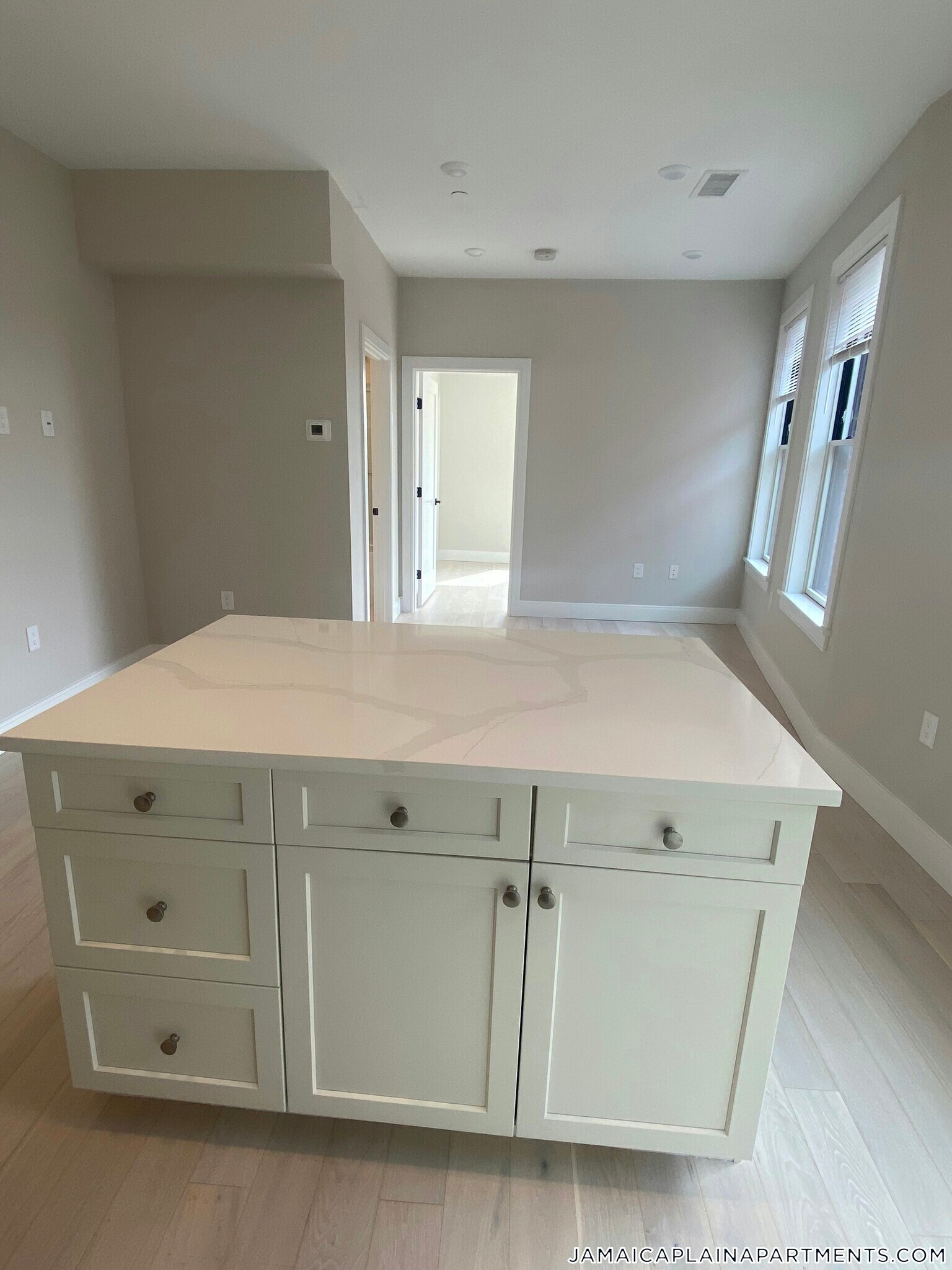 Building Photo - 197 Green St