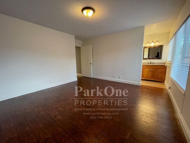 Building Photo - Nicely Update Home Now Available in the Crossings