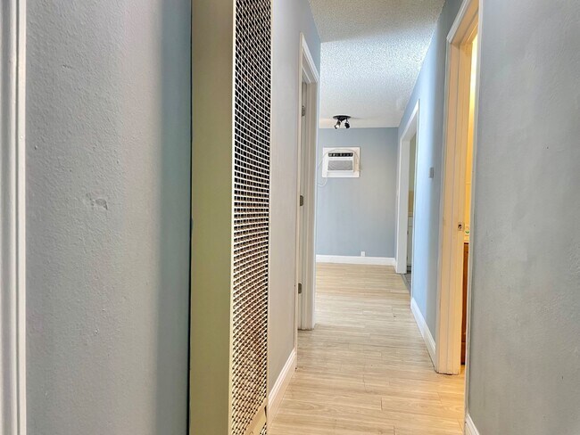 Building Photo - 3535 N San Joaquin St