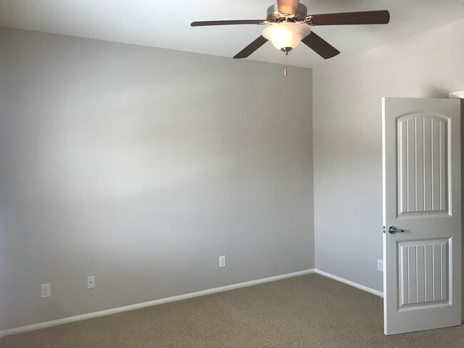 Building Photo - Beautiful DR Horton Home in Centennial Hil...