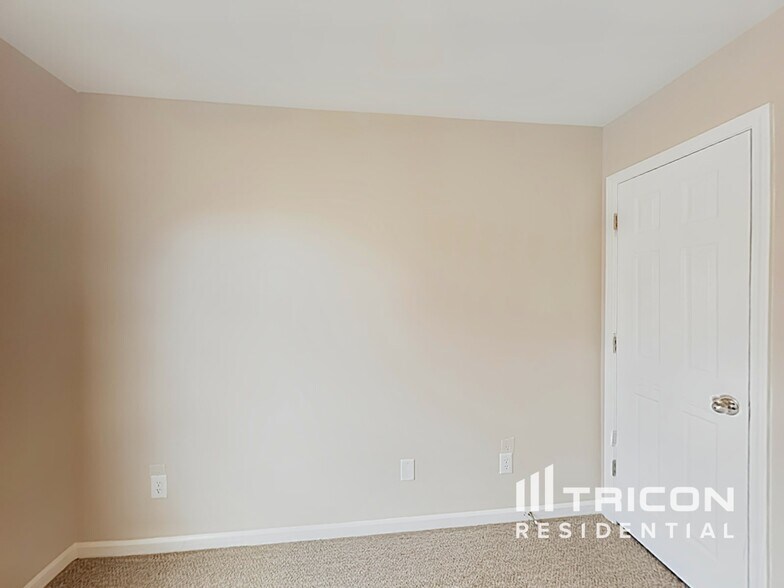 Building Photo - 137 Chatham Trace