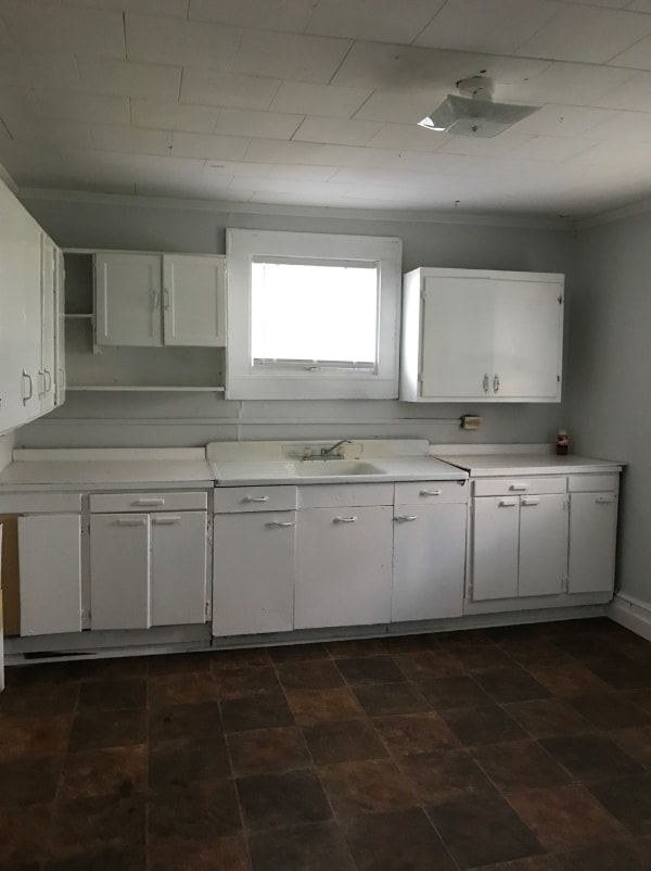 Building Photo - 3 Bedroom 1.5 Bathroom