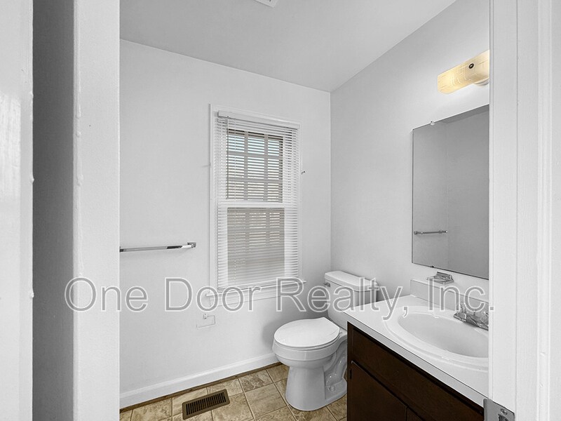 Building Photo - 108 Adams St