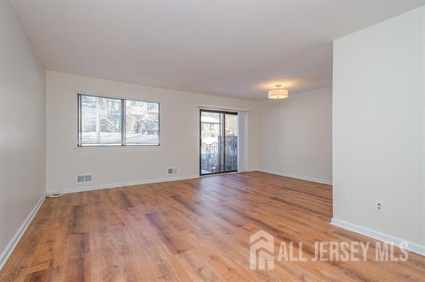 Building Photo - 92 Reynolds Ct