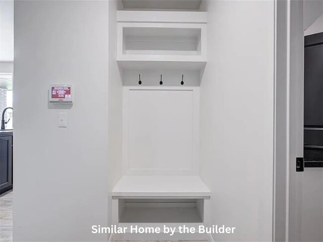 Building Photo - 2004 W Flintlock Wy