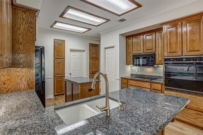 Building Photo - 410 Rolling Green Dr