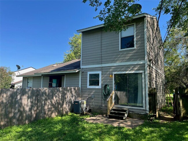 Building Photo - 112 Hillside Cove