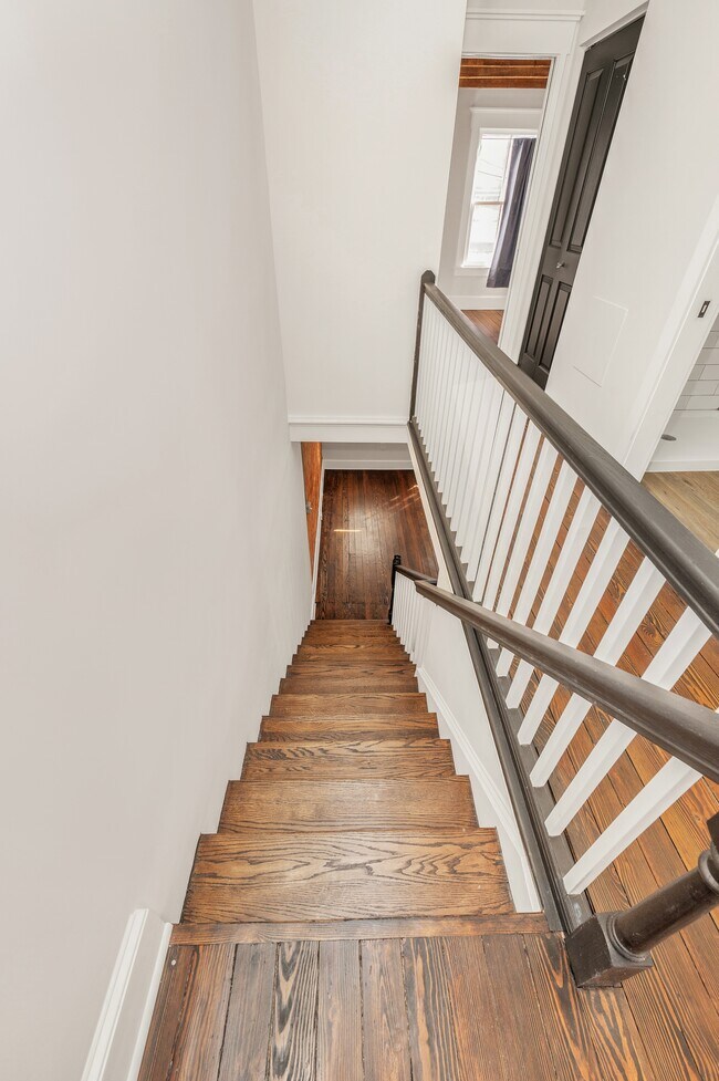 Building Photo - 617 N Maxwell Ave