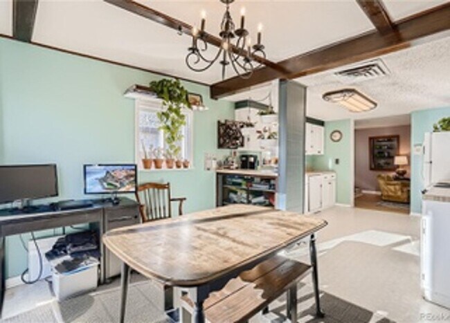 Building Photo - Great Location!  Updated Bungalow 2 bed, 1 bath with a bright open floor plan, plenty of natural ...