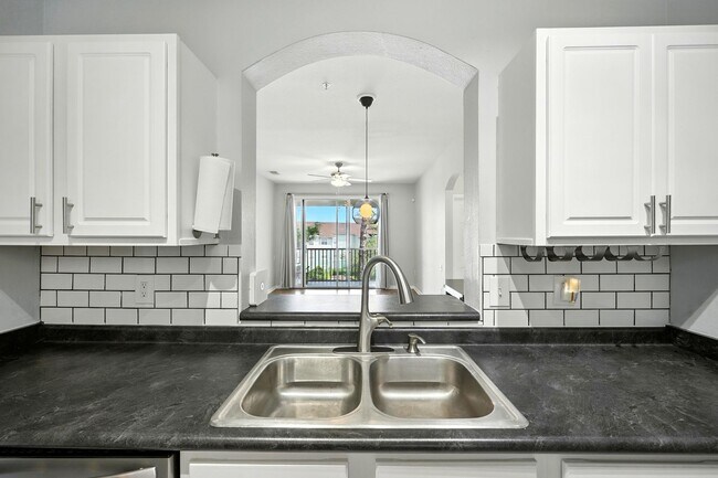 Building Photo - Bright Top-Floor Condo in Resort-Style Gated Community