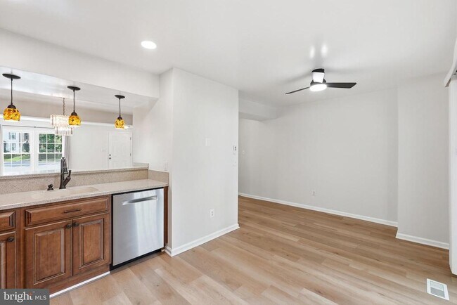 Building Photo - 7691 Northern Oaks Ct