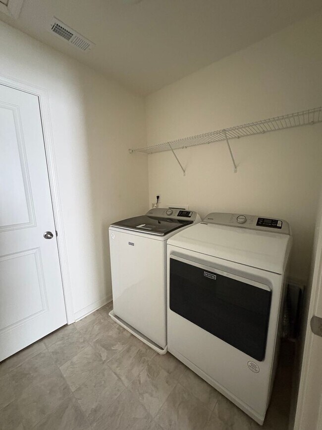 Building Photo - 3BR/2.5BA Townshoue in Mallard Creek