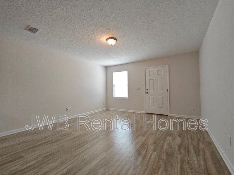 Building Photo - 8498 McGirts Village Ln