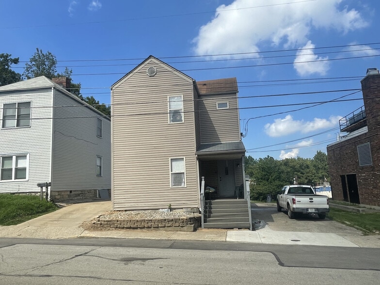 Primary Photo - 123 Montmullin St