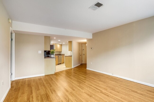 Building Photo - 1 Bedroom Meridian Hill Oasis - Between Ad...