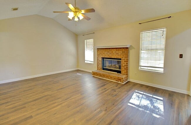 Building Photo - 809 Barrington Dr