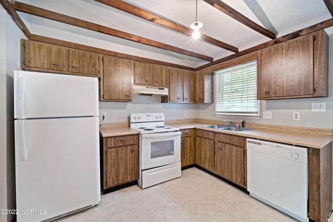 Building Photo - 228 Cedar Crk Dr