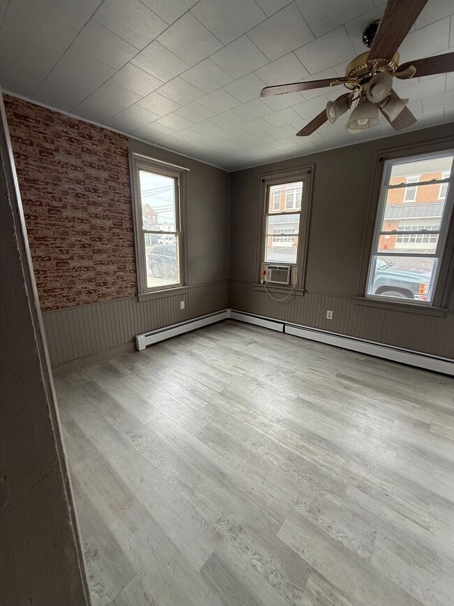 Building Photo - 2 bedroom with a bonus room! Newville PA!
