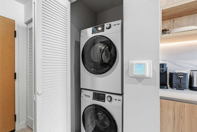 Building Photo - 11 NE 6th St