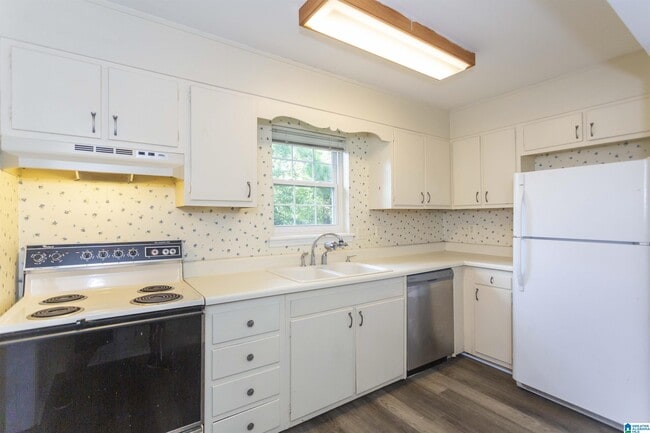 Building Photo - 2105 Montreat Pkwy