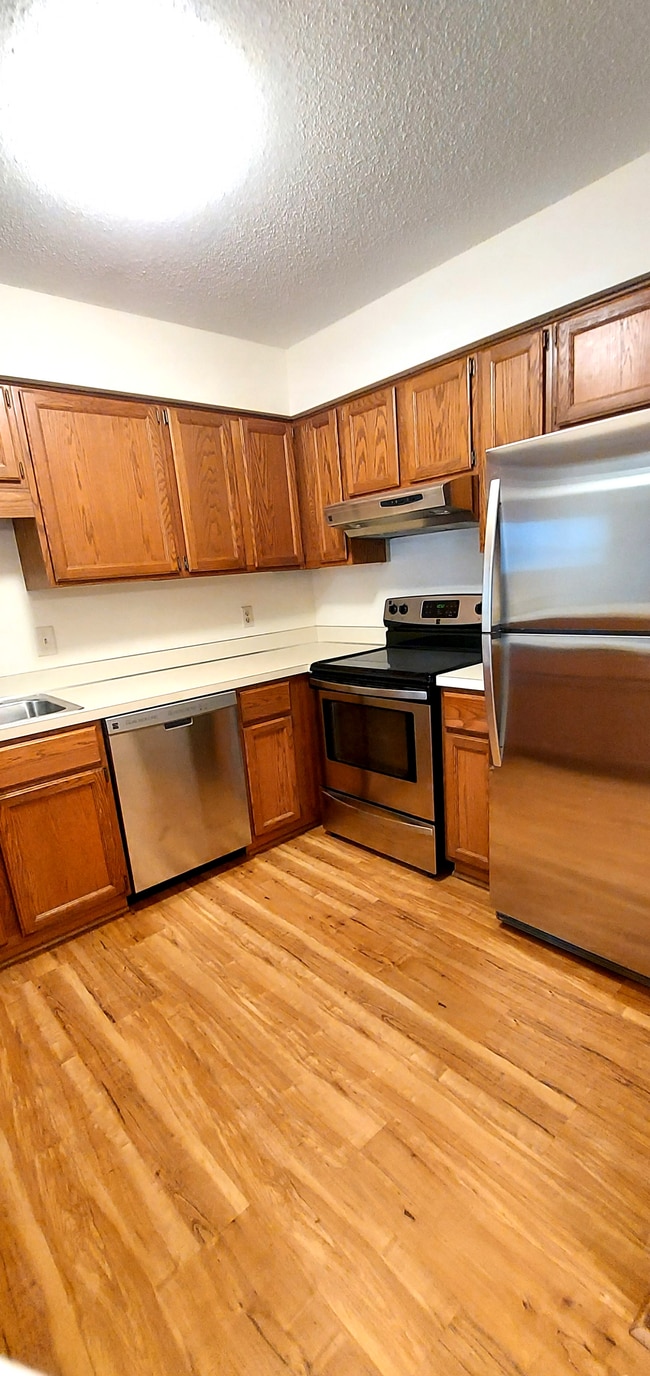 Building Photo - 9477 Ranchview Ln N