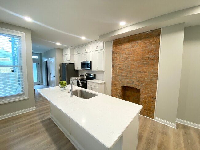 Building Photo - 978 Harrison Ave