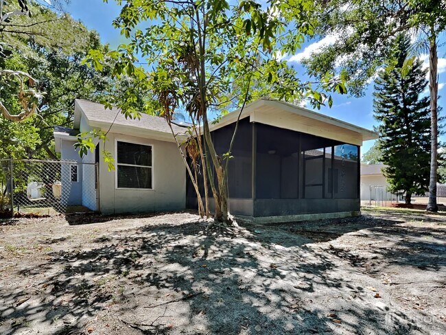 Building Photo - 1421 Rustling Oaks Dr