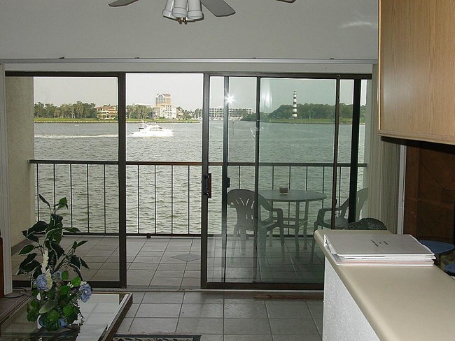 Primary Photo - 401 Lakeside Ln
