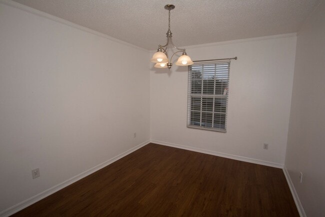 Building Photo - 3/2.5 with 2-car garage in Maitland