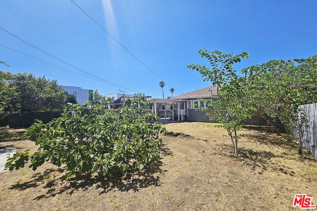 Building Photo - 648 Heliotrope Dr