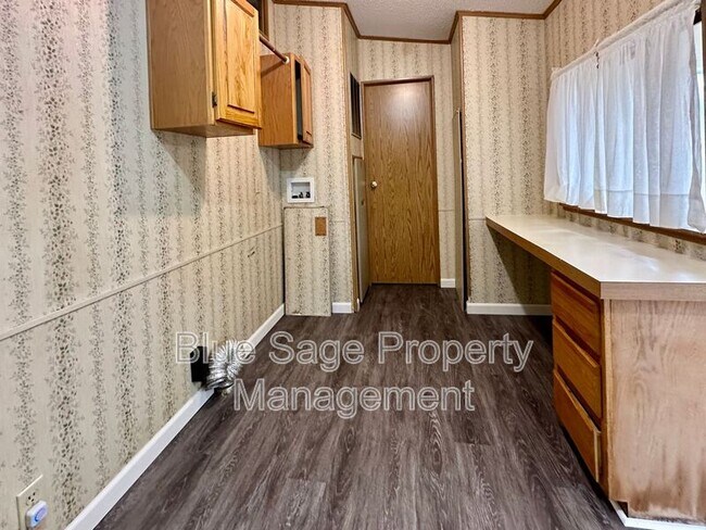 Building Photo - 110 Green Briar Ln