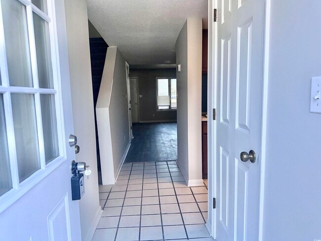 Building Photo - 401 Garden Dr