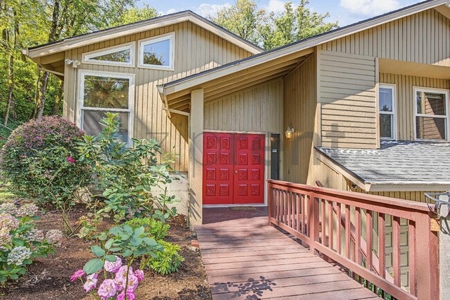 Building Photo - 8215 SW Woods Creek Ct