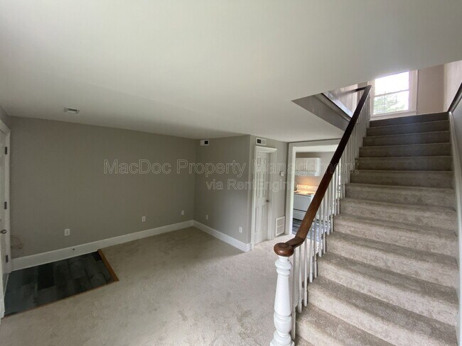 Building Photo - 210 Milford St