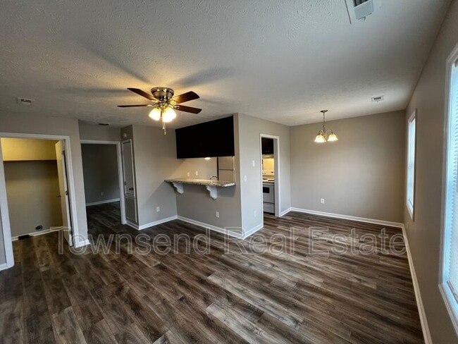 Building Photo - 1425 Ireland Dr