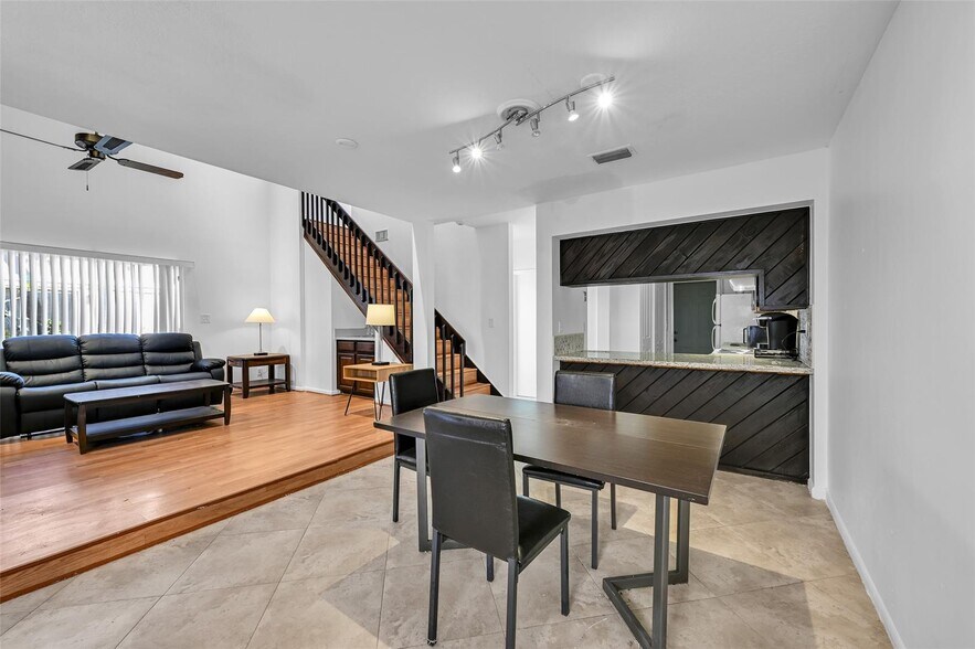 Building Photo - 4011 Coral Springs Dr