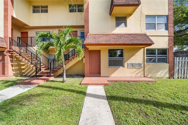 Building Photo - 2301 NE 170th St