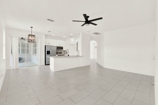 Building Photo - RENOVATED 5 BEDROOM FENCED IN, GOLF FRONTA...