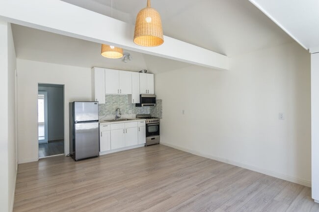 Building Photo - 2812 Stoner Ave