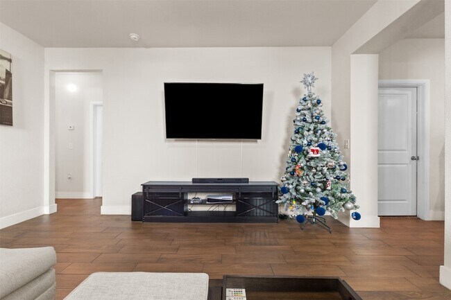 Building Photo - 2303 Starks Ave