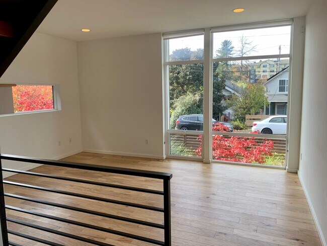 Building Photo - Mount Baker/Columbia City Townhome