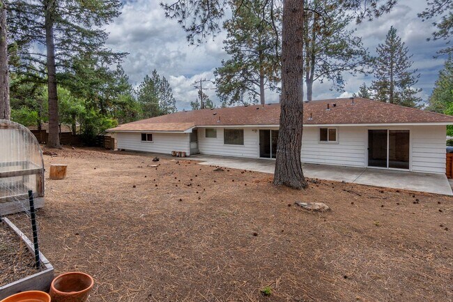 Building Photo - West Hills 4 Bdrm+, 3 Bath Mid Century - A...
